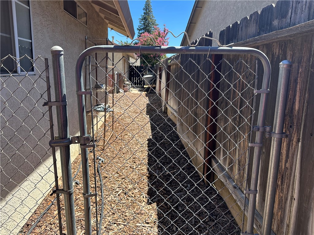 1033 Deerfield Ct, Merced, CA 95340