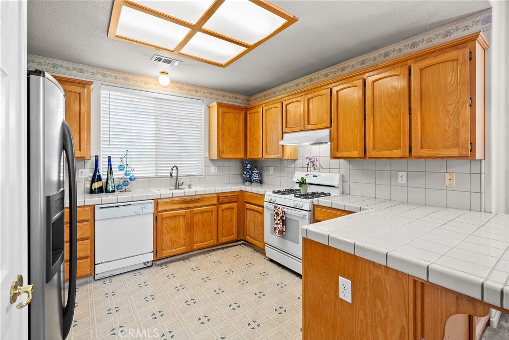 766 Willmott Ave, Los Banos, CA 93635