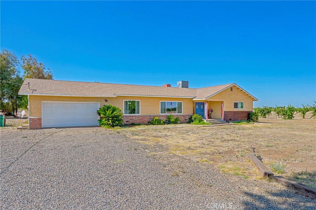 11215 E Childs Ave, Le Grand, CA 95333