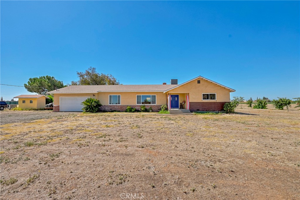 11215 E Childs Ave, Le Grand, CA 95333