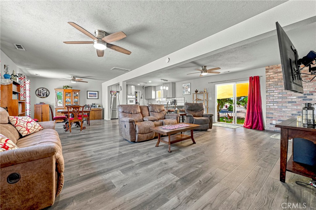 11215 E Childs Ave, Le Grand, CA 95333