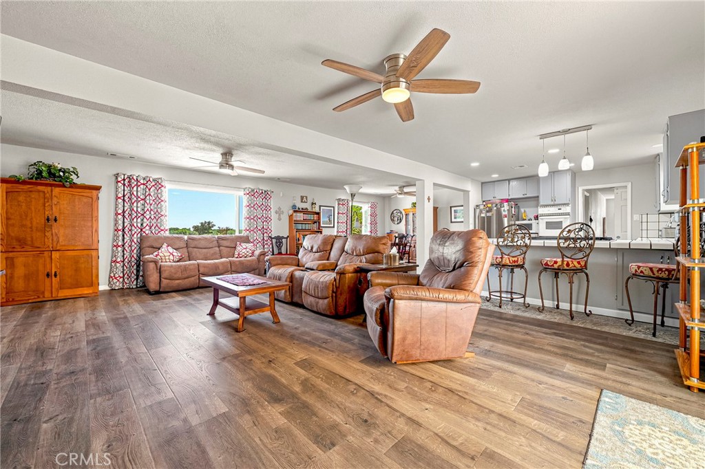 11215 E Childs Ave, Le Grand, CA 95333