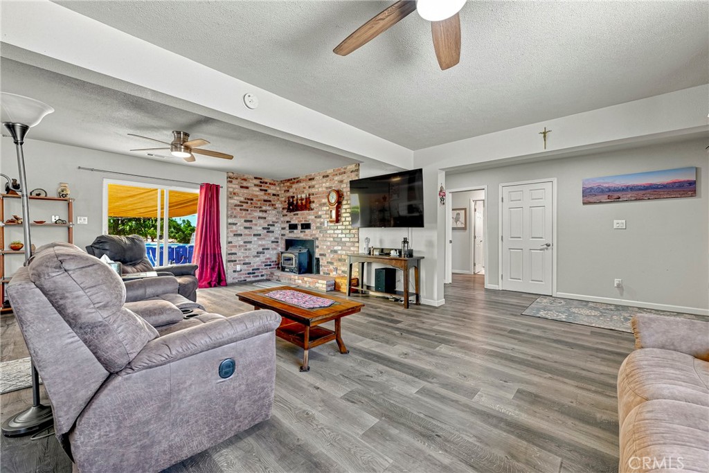 11215 E Childs Ave, Le Grand, CA 95333