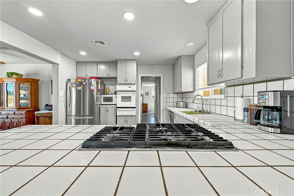11215 E Childs Ave, Le Grand, CA 95333