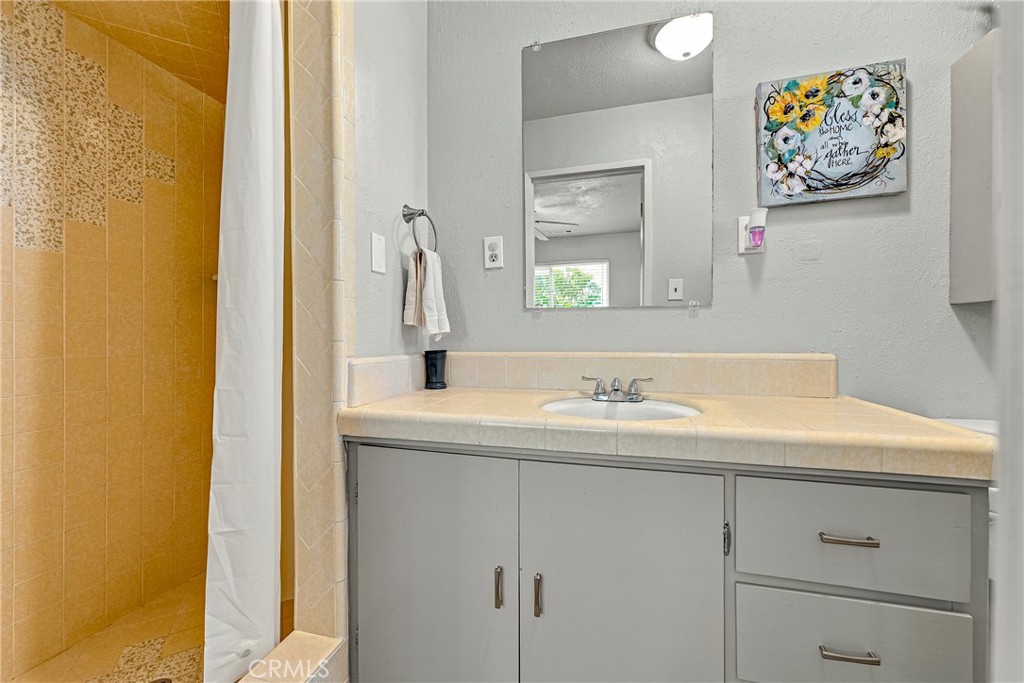11215 E Childs Ave, Le Grand, CA 95333