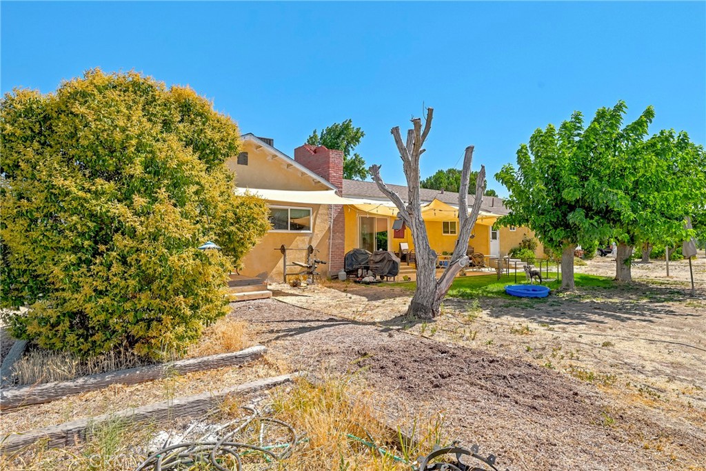 11215 E Childs Ave, Le Grand, CA 95333