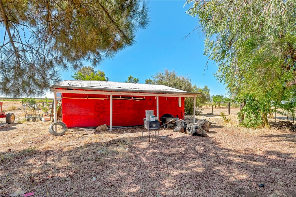 11215 E Childs Ave, Le Grand, CA 95333