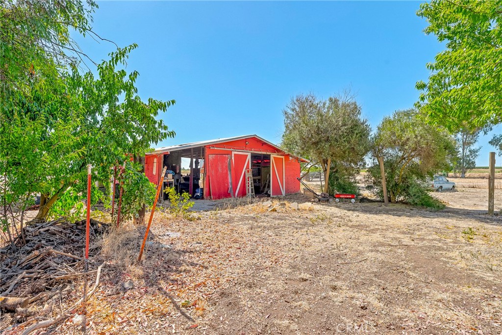 11215 E Childs Ave, Le Grand, CA 95333