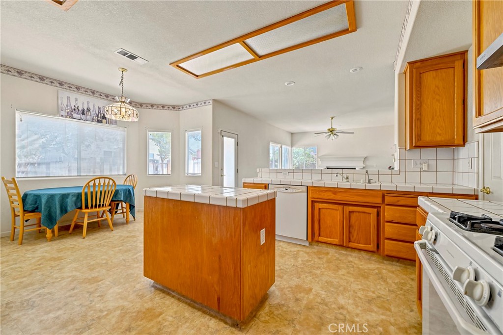 1860 Riverside, Los Banos, CA 93635