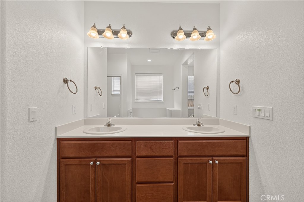 714 Suzanne, Merced, CA 95348