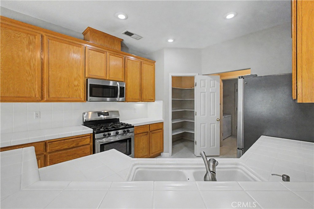 1338 Christopher, Merced, CA 95340