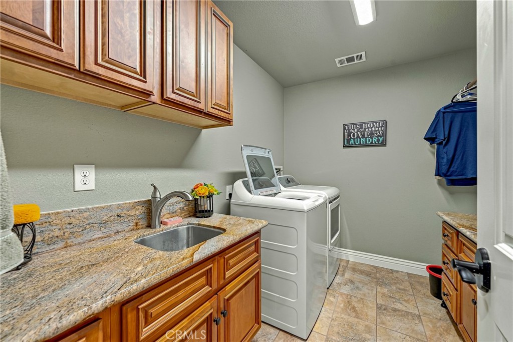 1320 Silhouette Ct, Merced, CA 95340