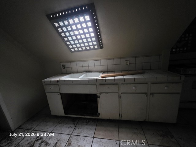 5166 E Tulare St, Fresno, CA 93727
