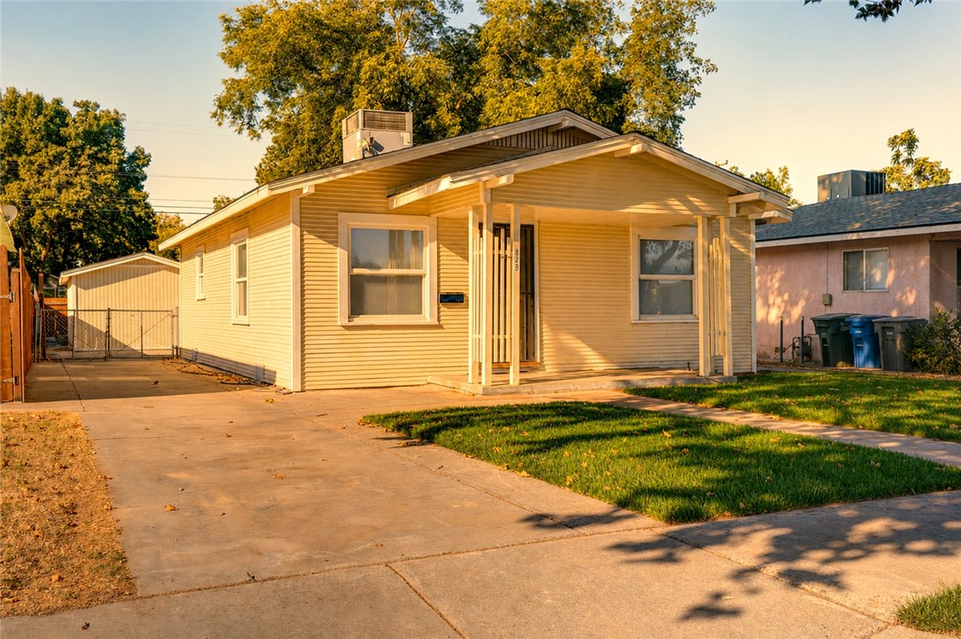 828 W 23rd St, Merced, CA 95340