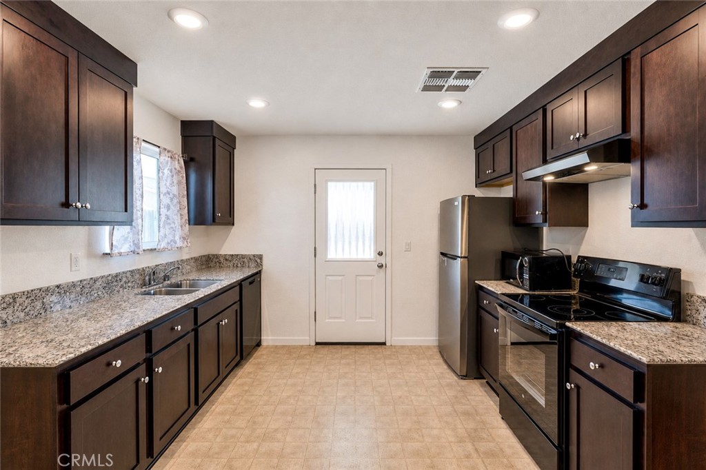 677 Mackenzie Ct, Merced, CA 95341