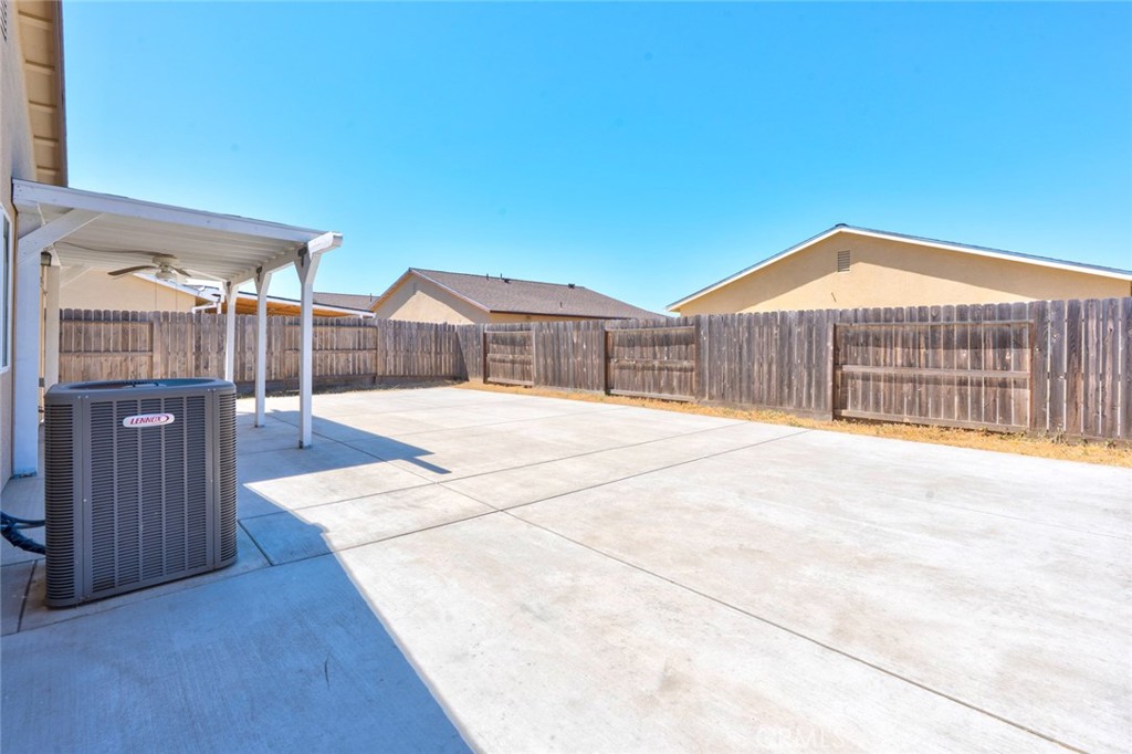 677 Mackenzie Ct, Merced, CA 95341