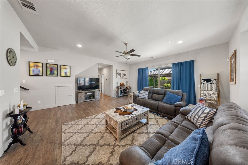 8675 Anning Ct, Hilmar, CA 95324