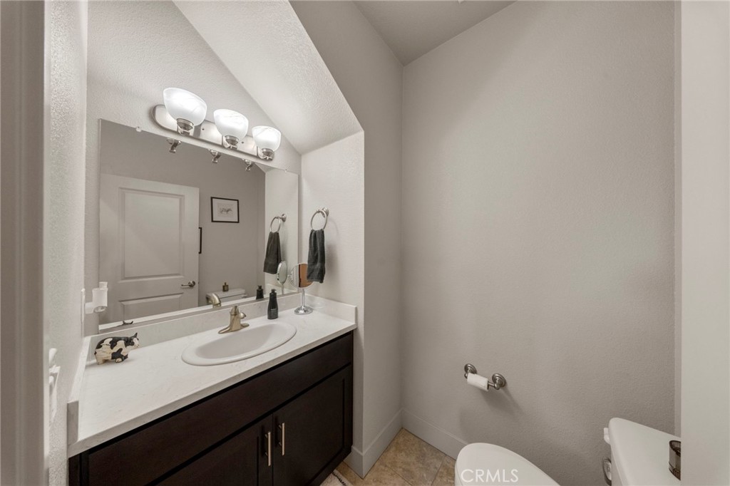 8675 Anning Ct, Hilmar, CA 95324