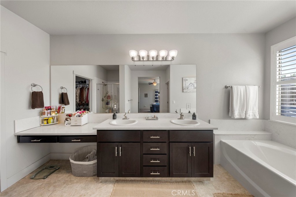 8675 Anning Ct, Hilmar, CA 95324