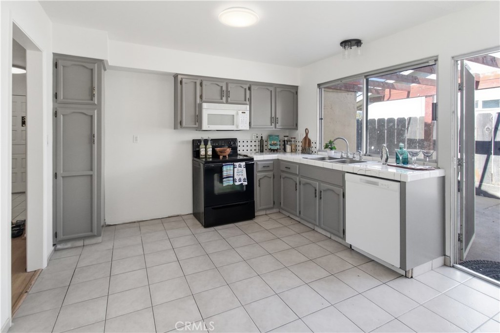 42 Sunset Ct, Merced, CA 95340