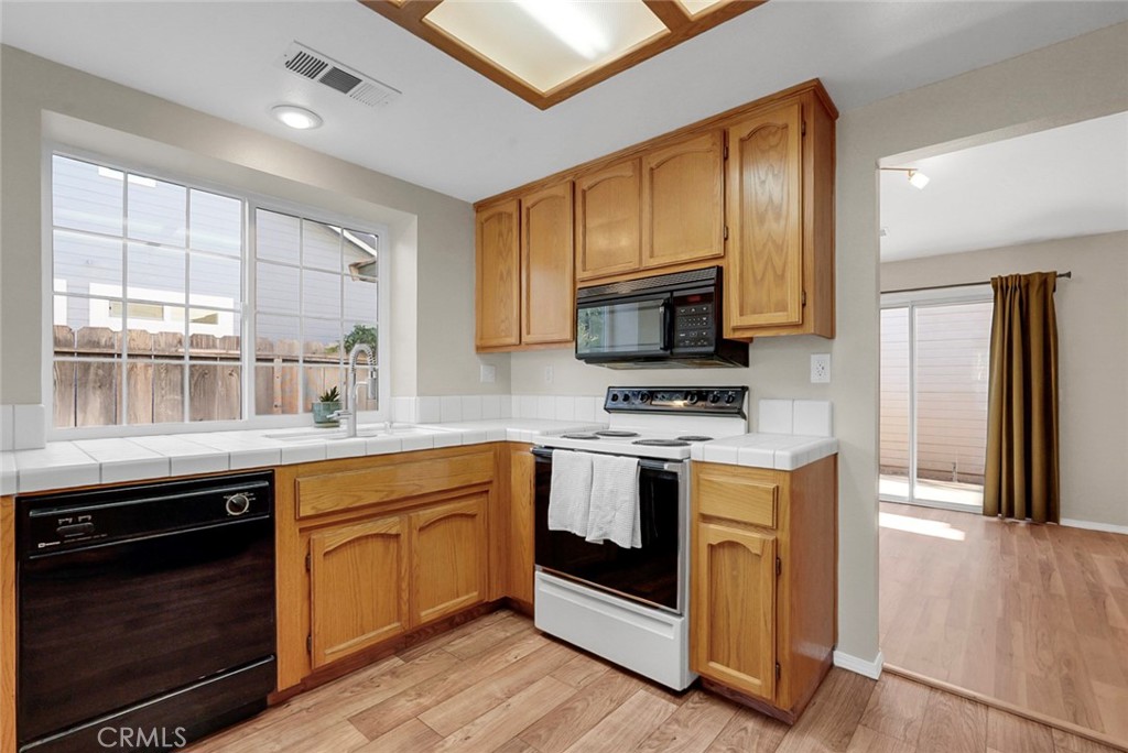 975 Doe Ct, Merced, CA 95340