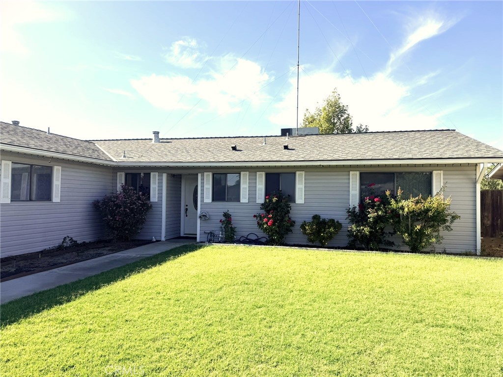 33 E Wallis, Gustine, CA 95322