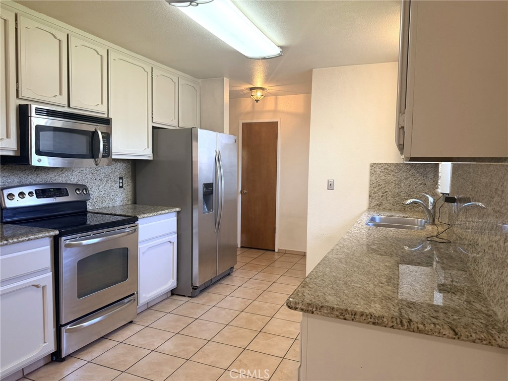 33 E Wallis, Gustine, CA 95322