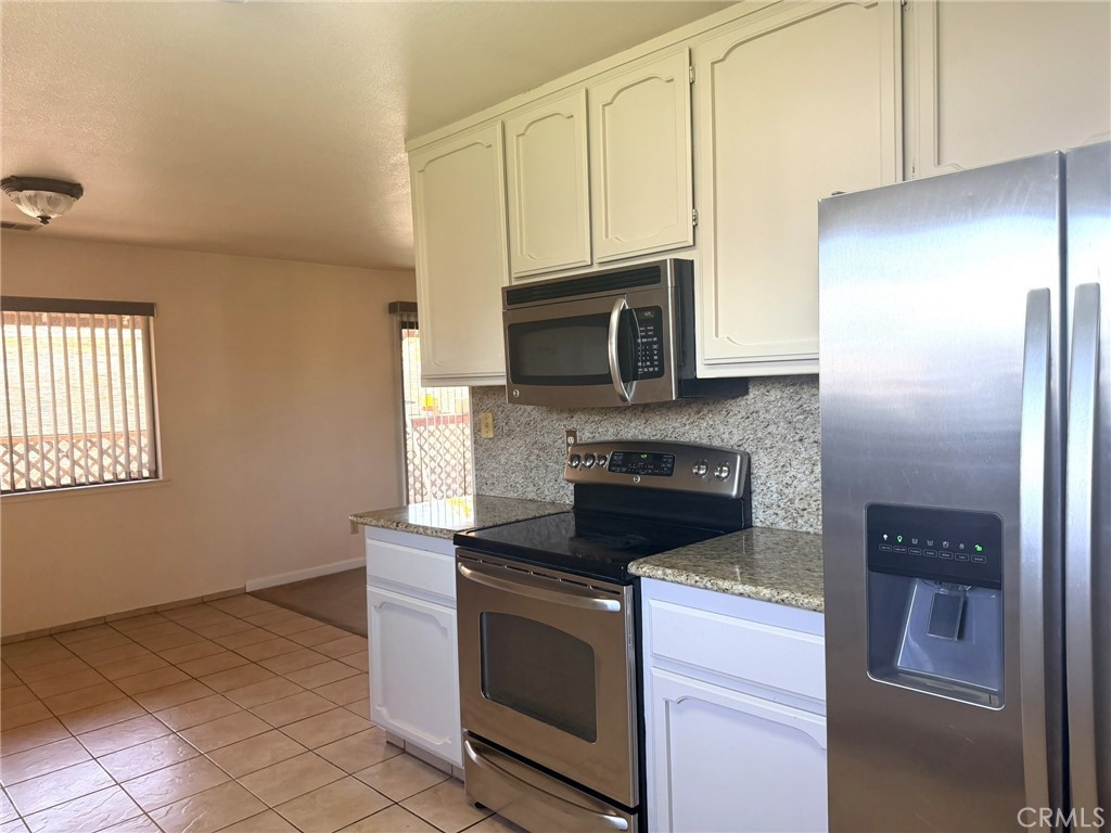 33 E Wallis, Gustine, CA 95322