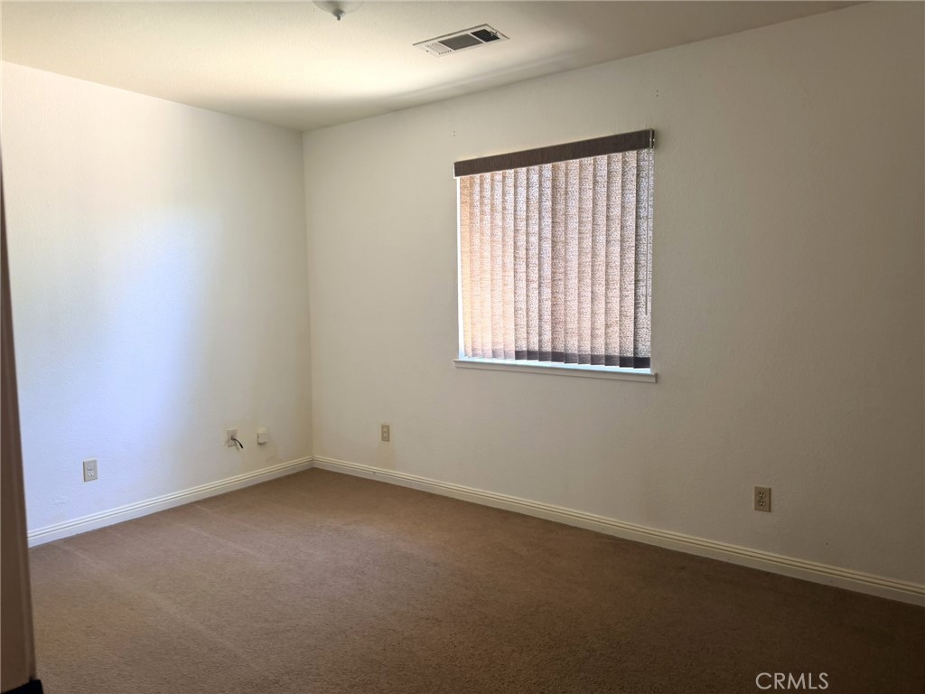 33 E Wallis, Gustine, CA 95322