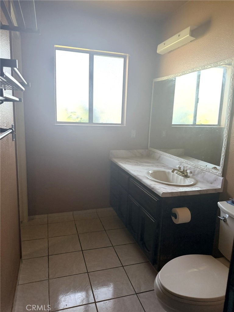 33 E Wallis, Gustine, CA 95322