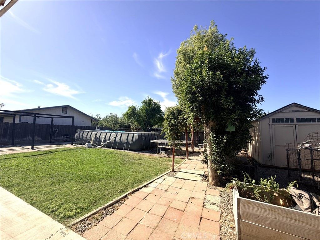 33 E Wallis, Gustine, CA 95322