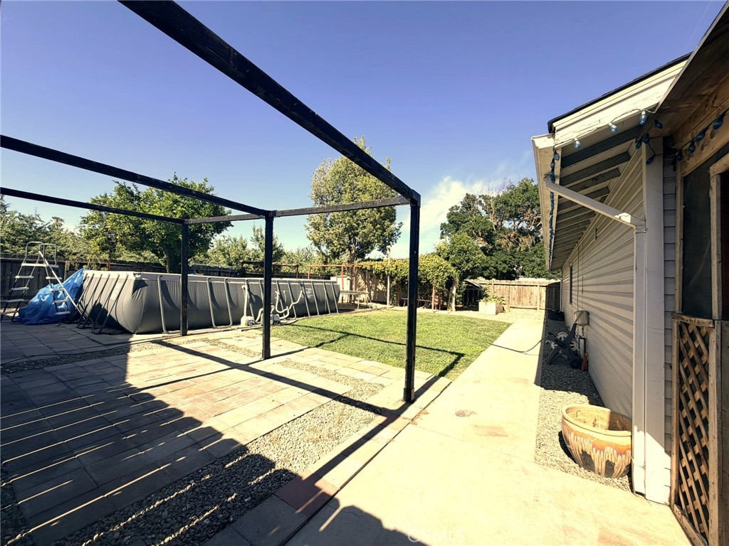 33 E Wallis, Gustine, CA 95322