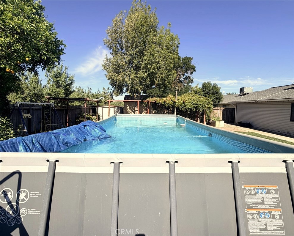 33 E Wallis, Gustine, CA 95322