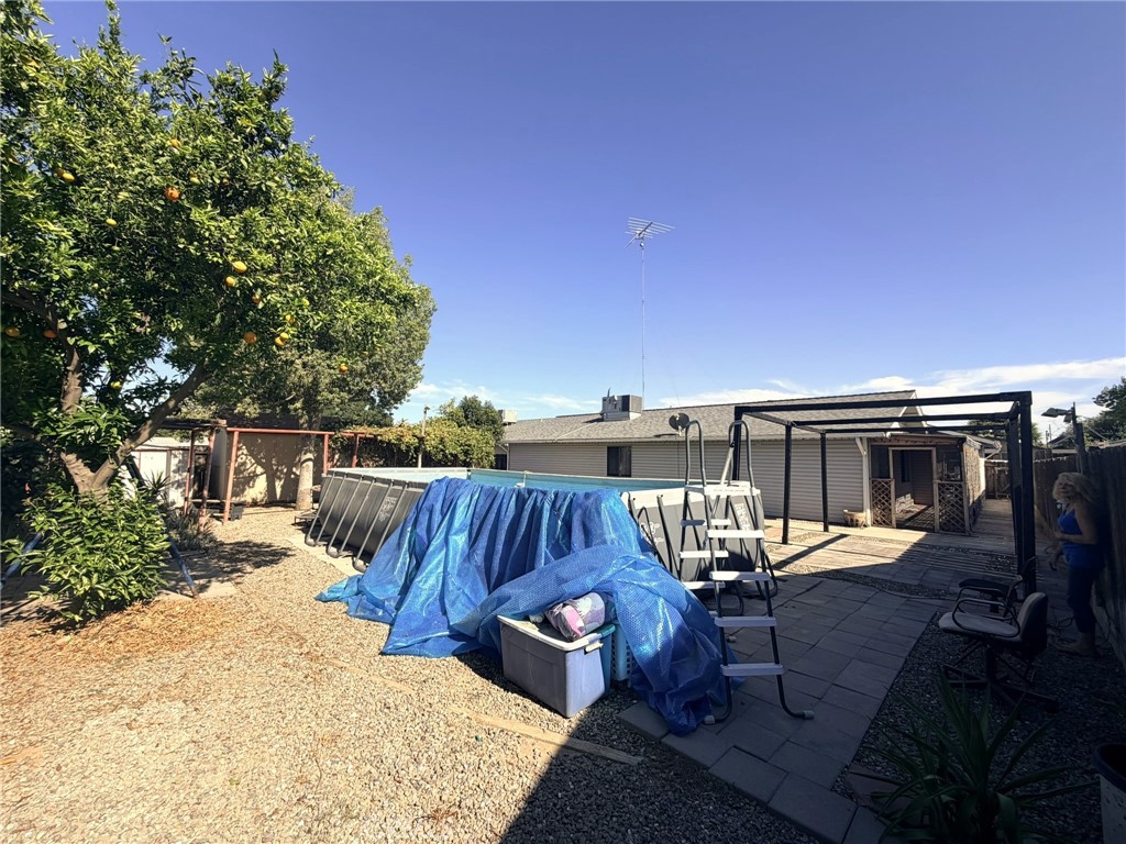 33 E Wallis, Gustine, CA 95322