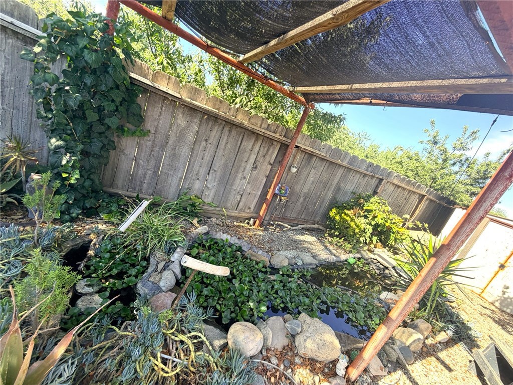 33 E Wallis, Gustine, CA 95322