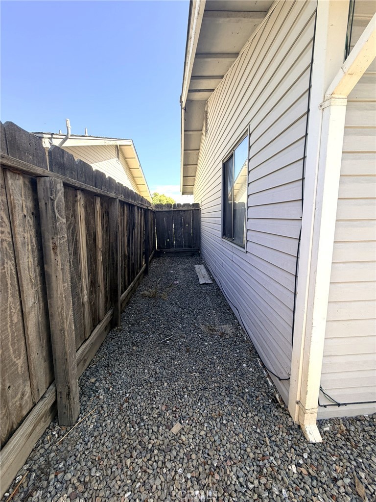 33 E Wallis, Gustine, CA 95322