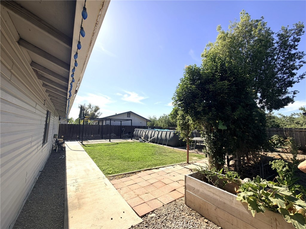 33 E Wallis, Gustine, CA 95322