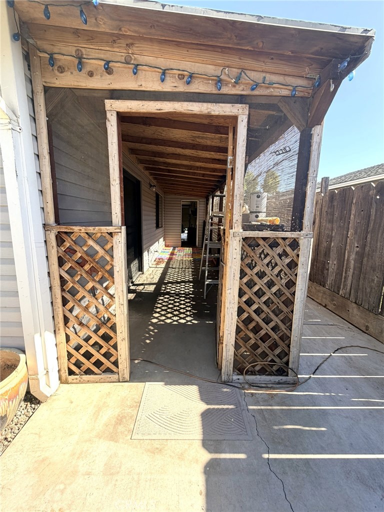 33 E Wallis, Gustine, CA 95322