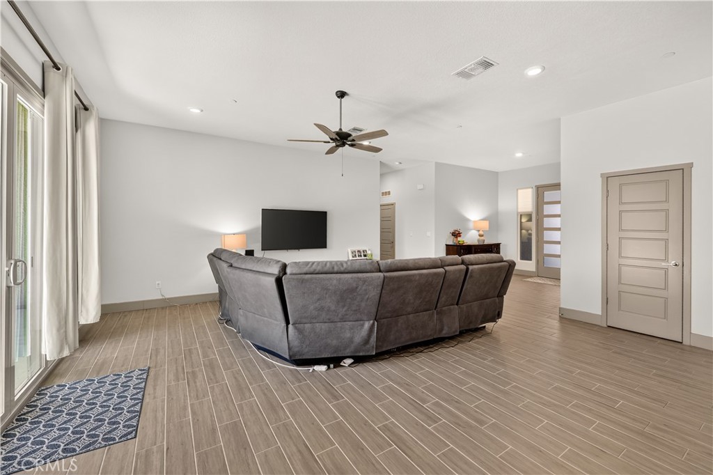 2462 Valverde, Merced, CA 95340