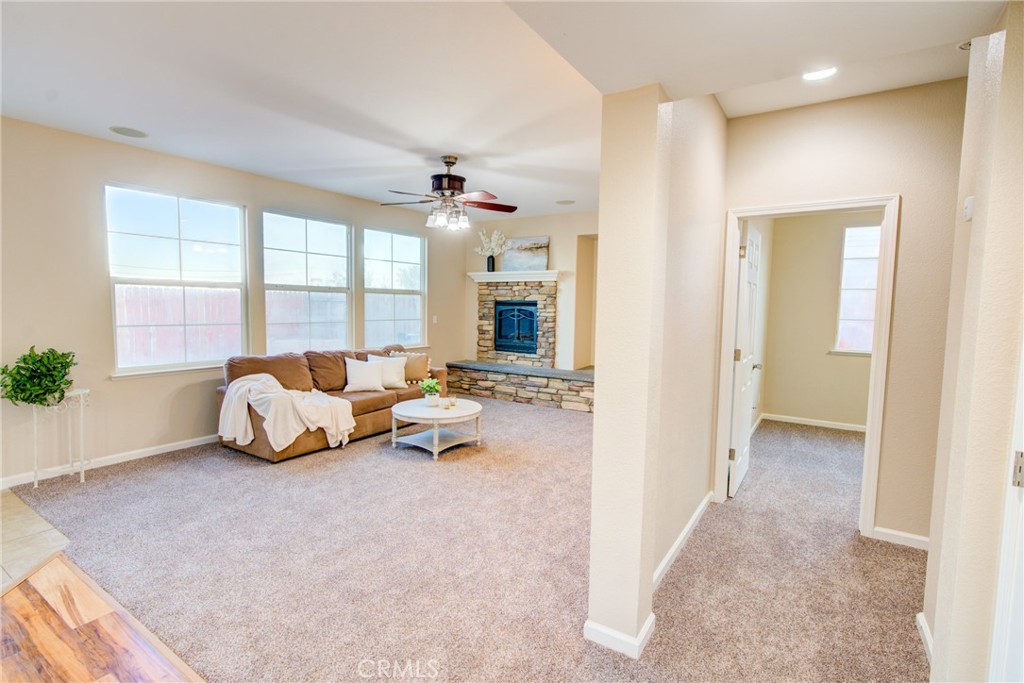 1466 La Sierra St, Merced, CA 95348
