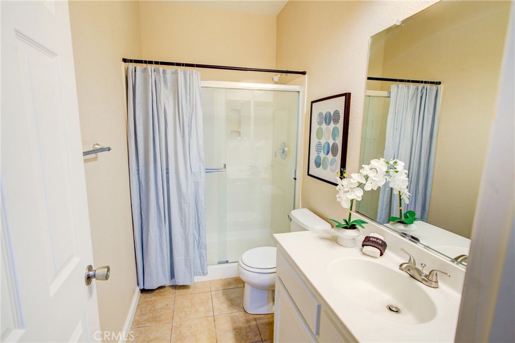 1466 La Sierra St, Merced, CA 95348