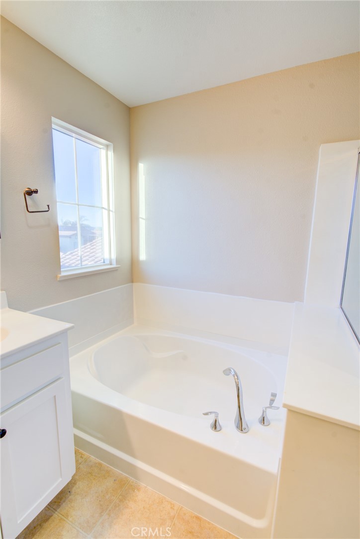 1466 La Sierra St, Merced, CA 95348