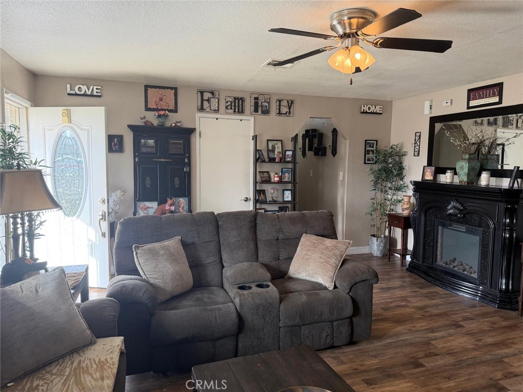 5109 Center, Modesto, CA 95357