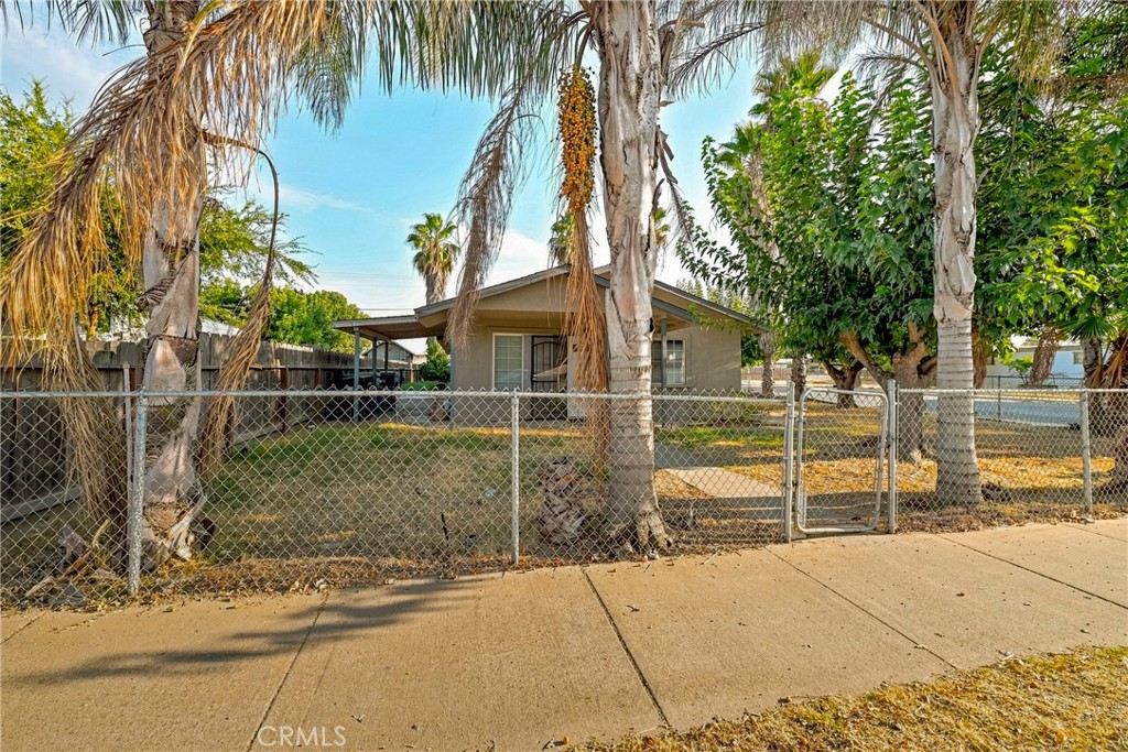 9566 E Broadway, Planada, CA 95365