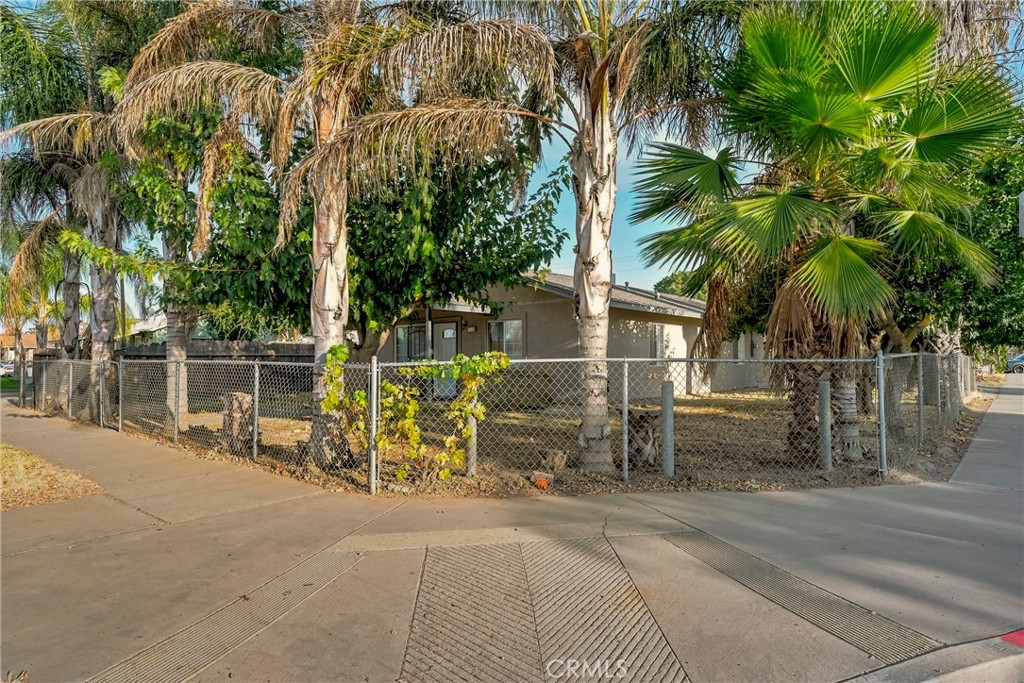 9566 E Broadway, Planada, CA 95365