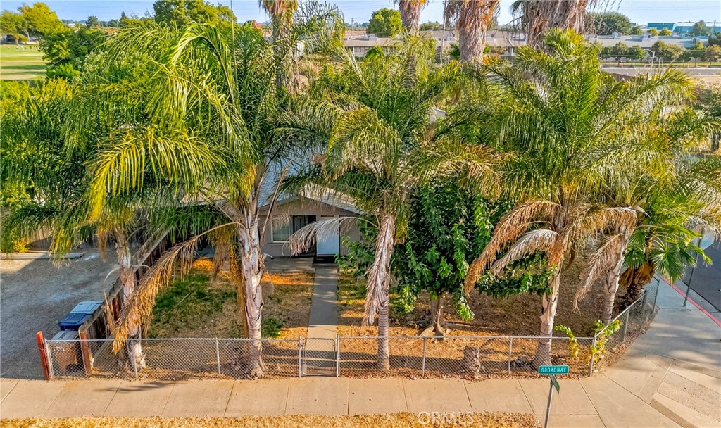 9566 E Broadway, Planada, CA 95365