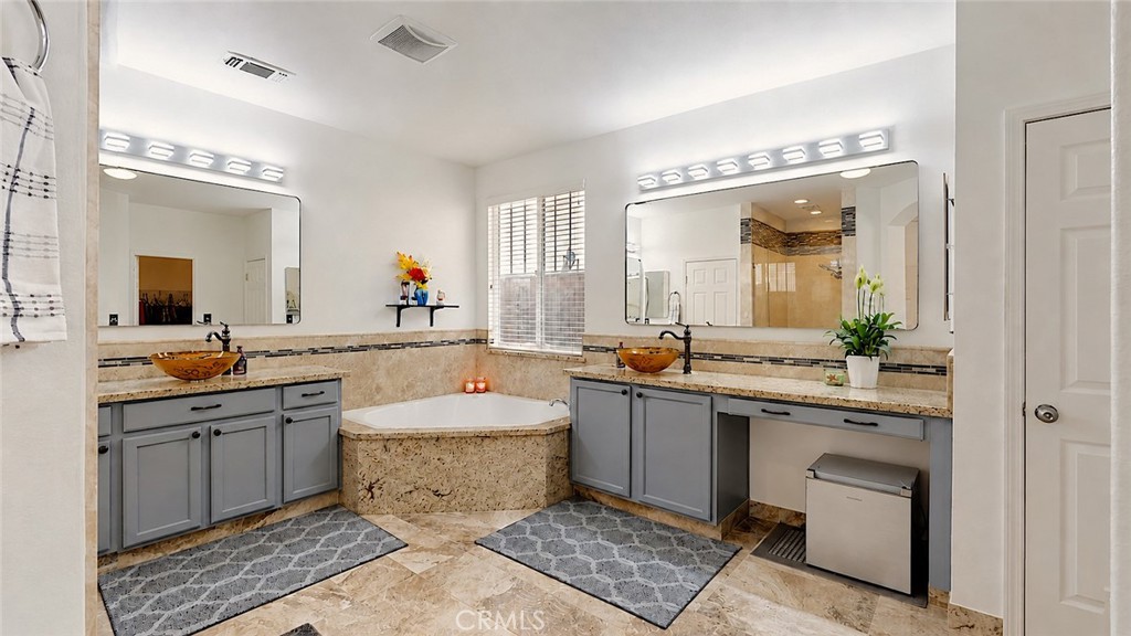 206 River Pointe, Waterford, CA 95386