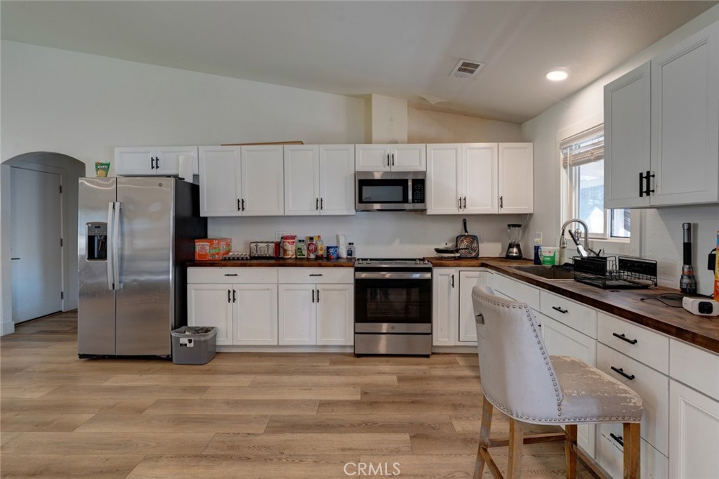 561 Rushing Rd, Waterford, CA 95386