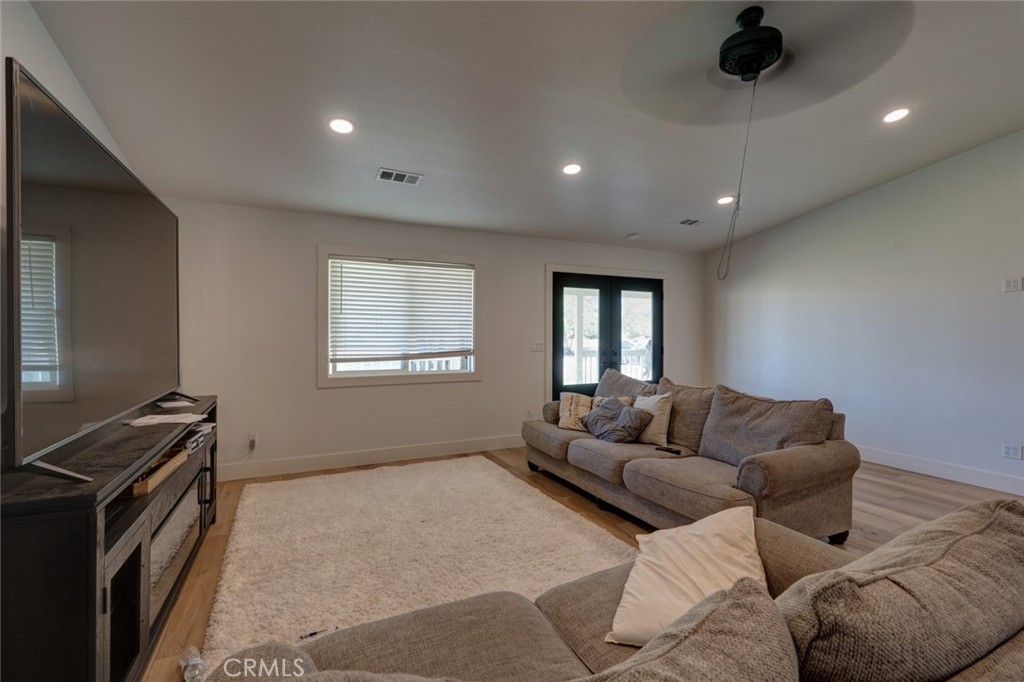 561 Rushing Rd, Waterford, CA 95386