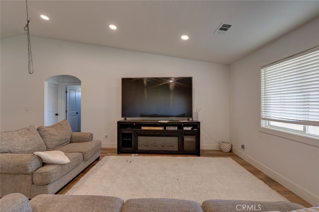 561 Rushing Rd, Waterford, CA 95386